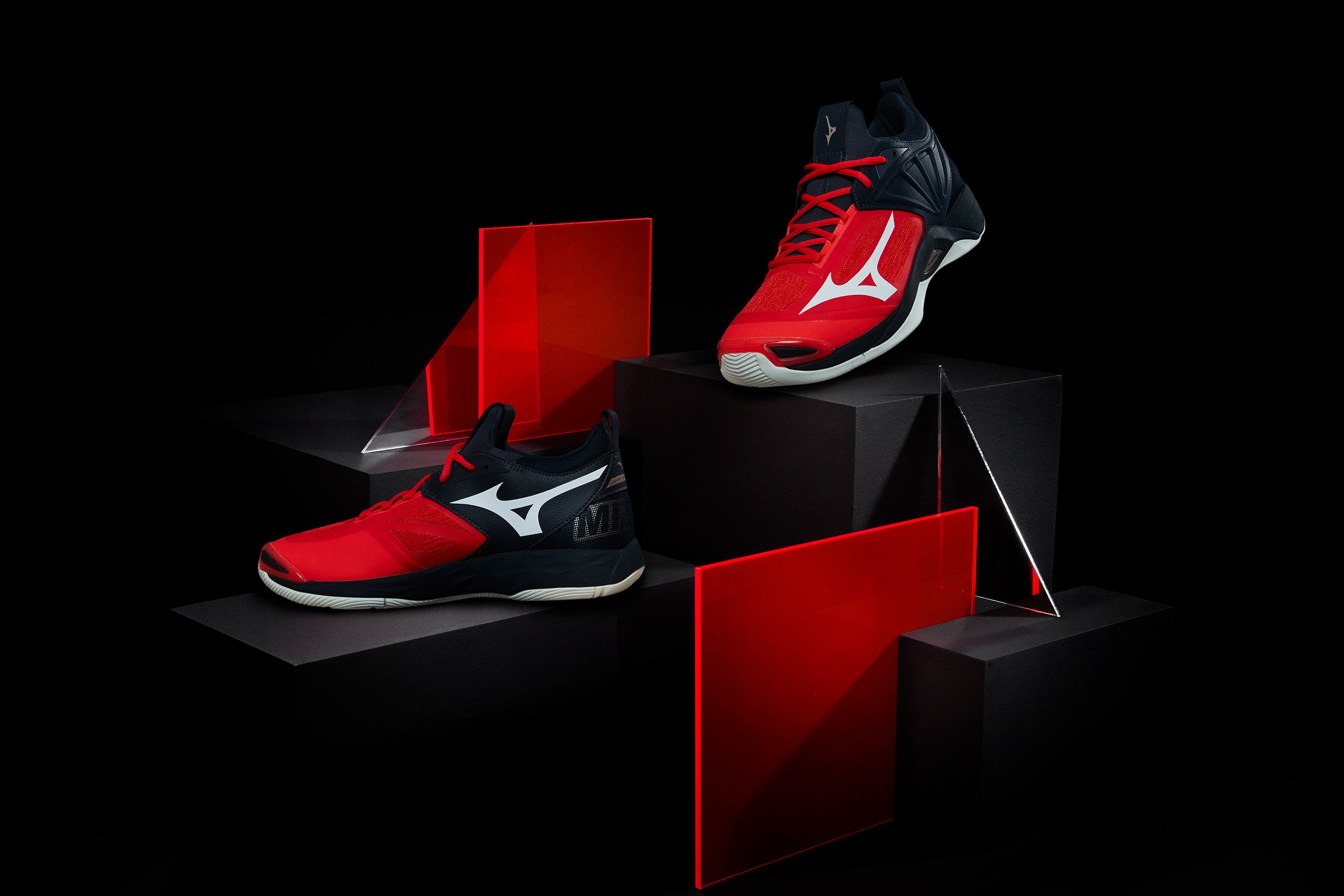 Mizuno Men's 2 Wave Momentum Volleyball Shoe - Volleyball